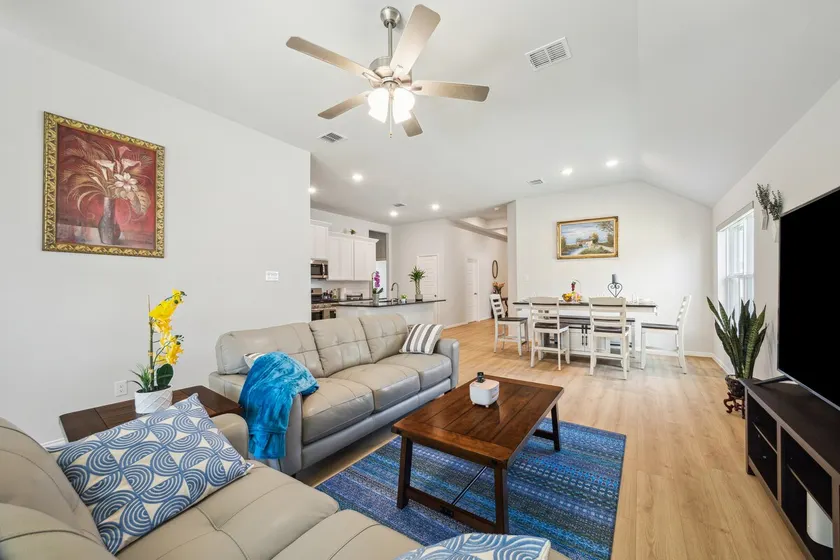 Modern Retreat near NASA & Kemah Boardwalk - Image 1