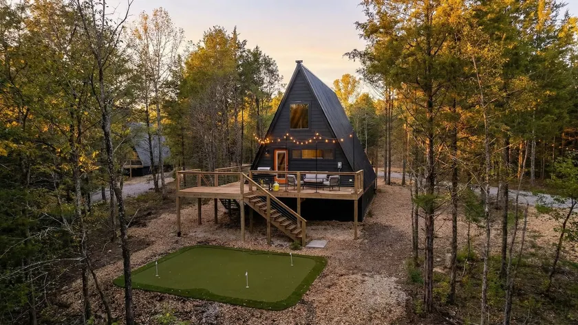 The 19th Hole @ Cricket Creek - Image 1