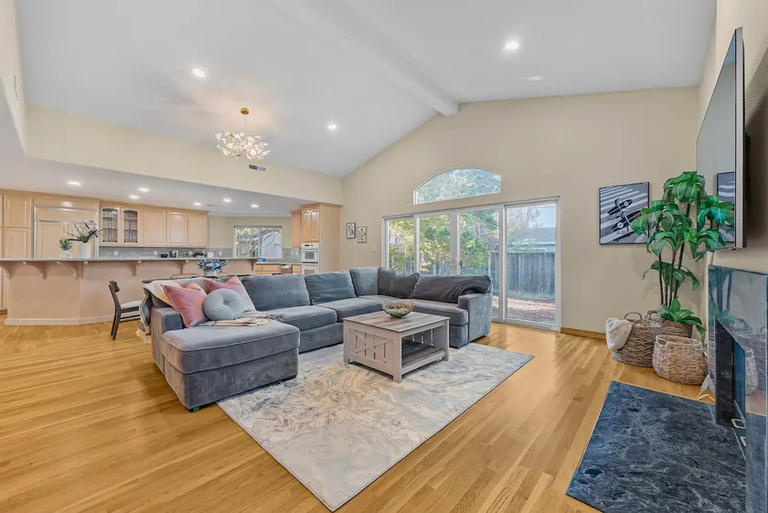 Quiet Cozy 3B/3BA in a Prime Location in Cupertino - Image 1