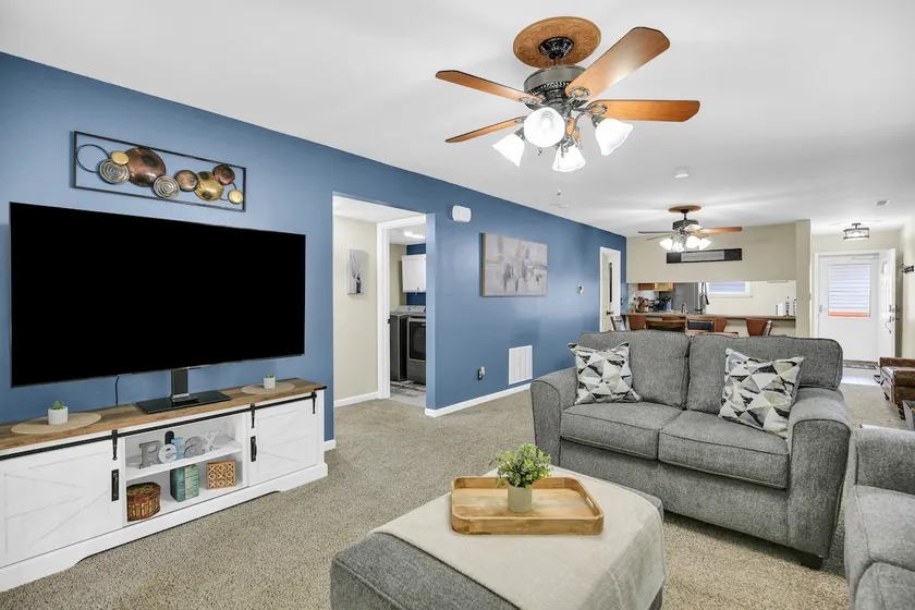 Condo 2 min to Sports Complex/ 20 min to Champaign - Image 1