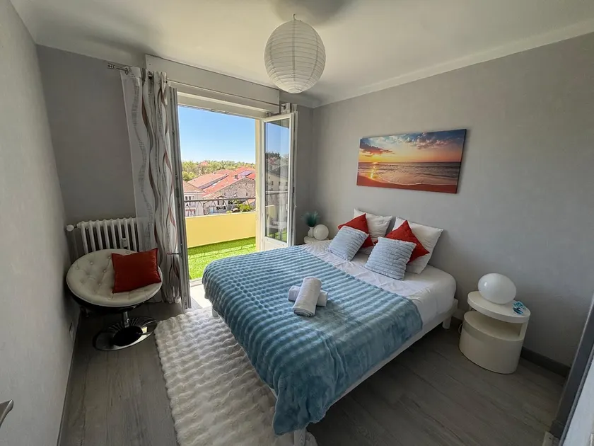3 bedroom apartment 75 m2 F4 with balcony - Image 1