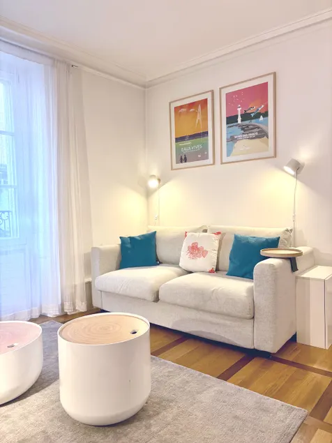 Chic Renovated Studio by Jet d'Eau in Eaux-Vives - Image 1
