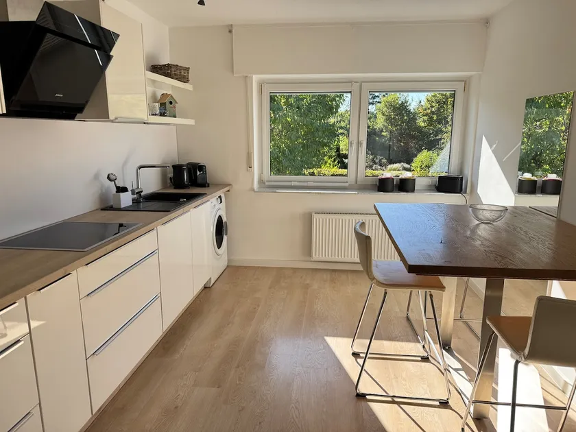 Modern, bright temporary home in a top location - Image 1