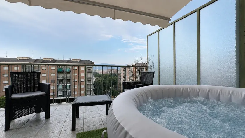 Relaxation oasis | Jacuzzi | Top floor - Image 1