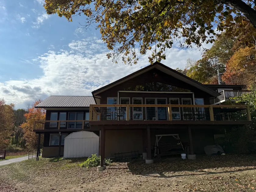 The Deck House | Waterfront | Sleeps 11 - Image 1