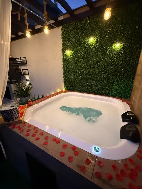 Governador Celso Ramos Retreat with Jacuzzi - Image 1