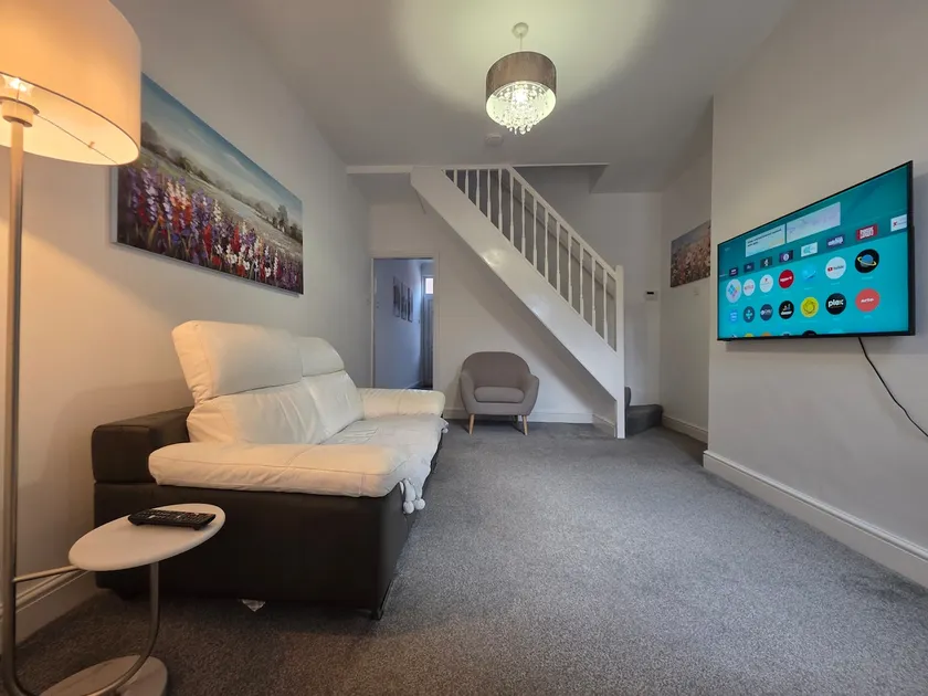 Entire house in Wrexham, United kingdom - Image 1