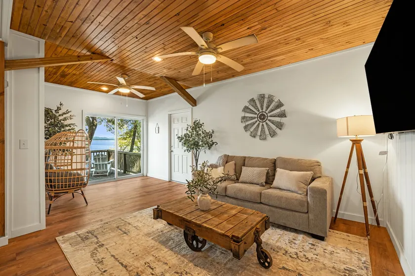 Chic Lake Cabin - ”Maple” [NEW] - Image 1