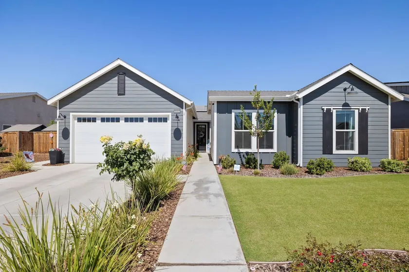 Modern 2BR Shafter Retreat · Wi-Fi & Parking - Image 1