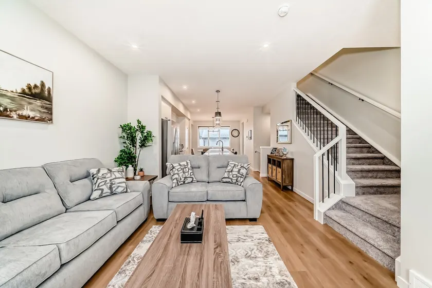 Townhouse in SE Calgary - AC/Garage/BBQ - Image 1