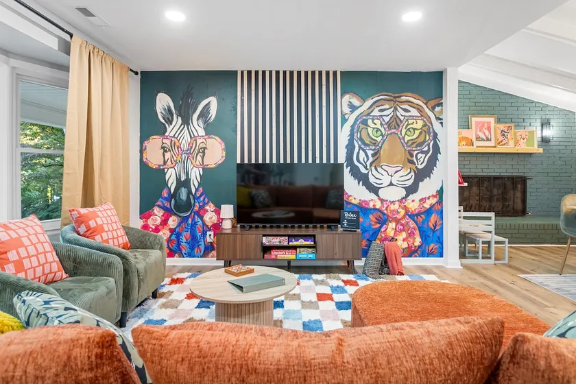 Zoo-Themed Family Home Sleeps 8 with Arcade Game - Image 1
