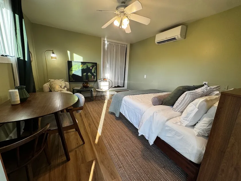 Walkable Echo Park WFH studio near Dodger Stadium - Image 1