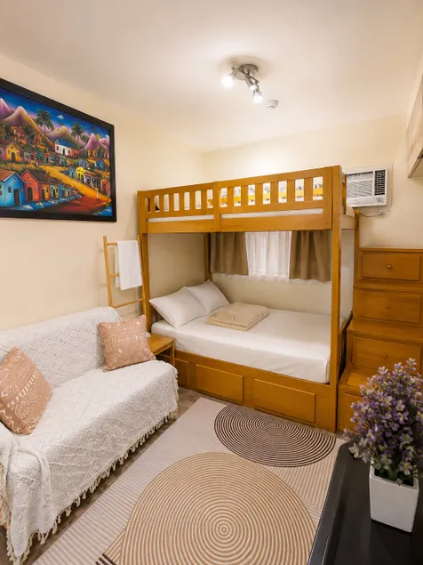 Fullerton Suites - Image 1