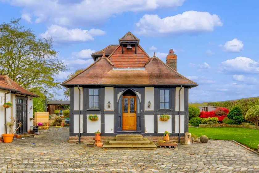 Historic 4 Bedroom Home in Dunham Massey - Image 1