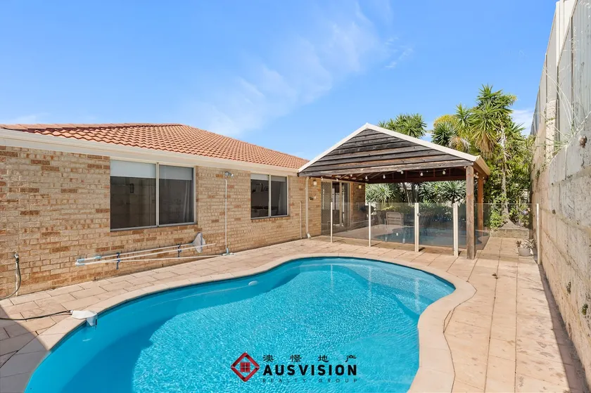 Modern 4BR Retreat with Pool & BBQ - Image 1