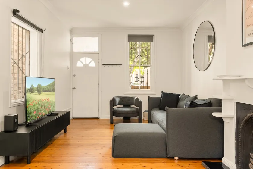 3BR Home with Outdoor Dining Near Central Station - Image 1