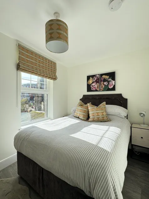 Convenient 1-Bed Apartment, Close to Beach & Shops - Image 1