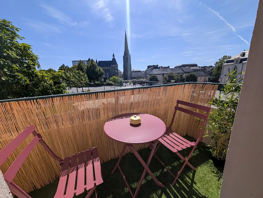 Le Terra Redon • Balcony, city center, close to the train station - Image 1