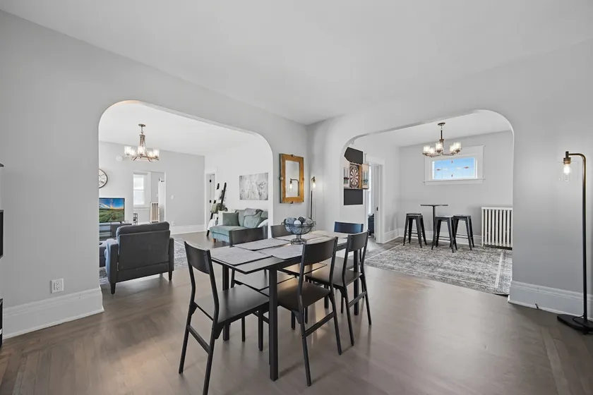 Peace: 4BR-2BT, 2 Kitchens/ 2 Living Rms - Image 1