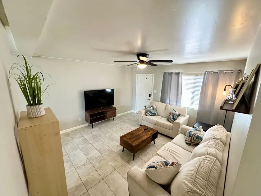 Comfy Modern Midtown Condo — walk to Hospitals - Image 1