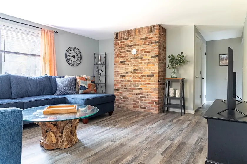 Modern Comfort - Upper Unit - Image 1
