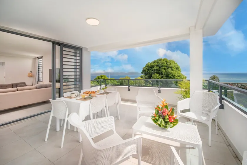 Sea View and Pool Getaway near Downtown - Image 1