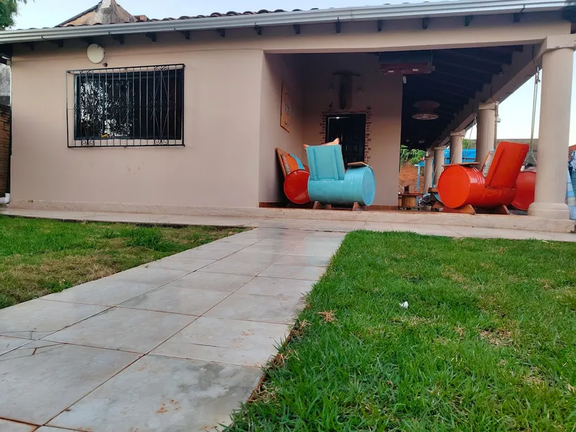 Playful eco-house at Km 8, modern and natural - Image 1