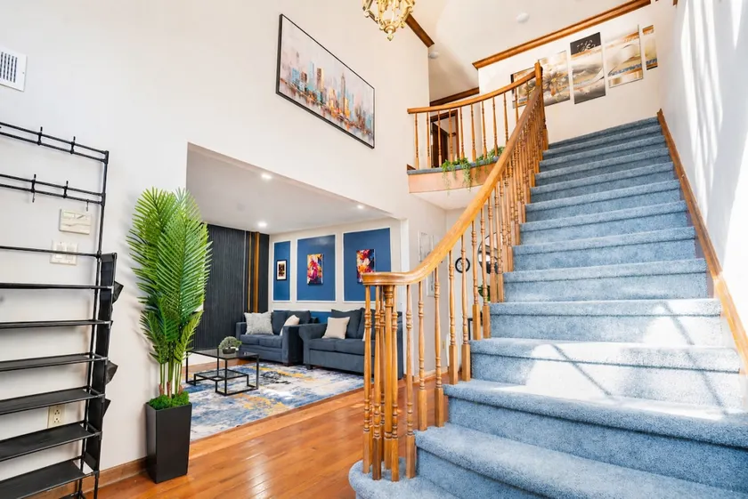 Mega Mansion! 6BR-3.5BA | NYC | MetLife | Parking - Image 1