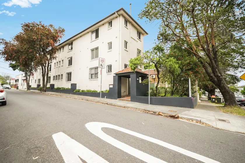 Urban Studio Escape in Vibrant Newtown - Image 1
