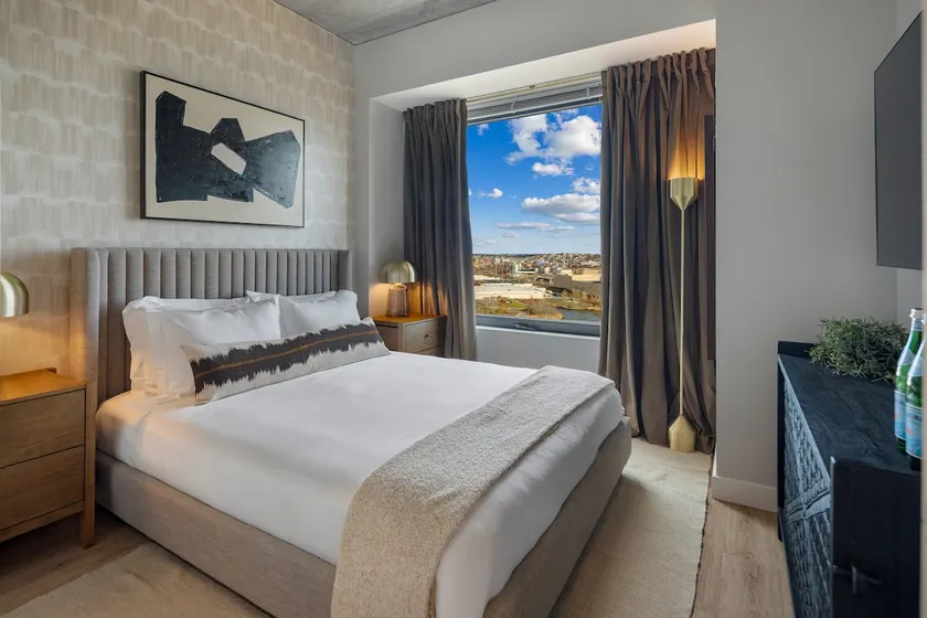 Stylish 1BR in Assembly Square | Pool, Gym & Views - Image 1