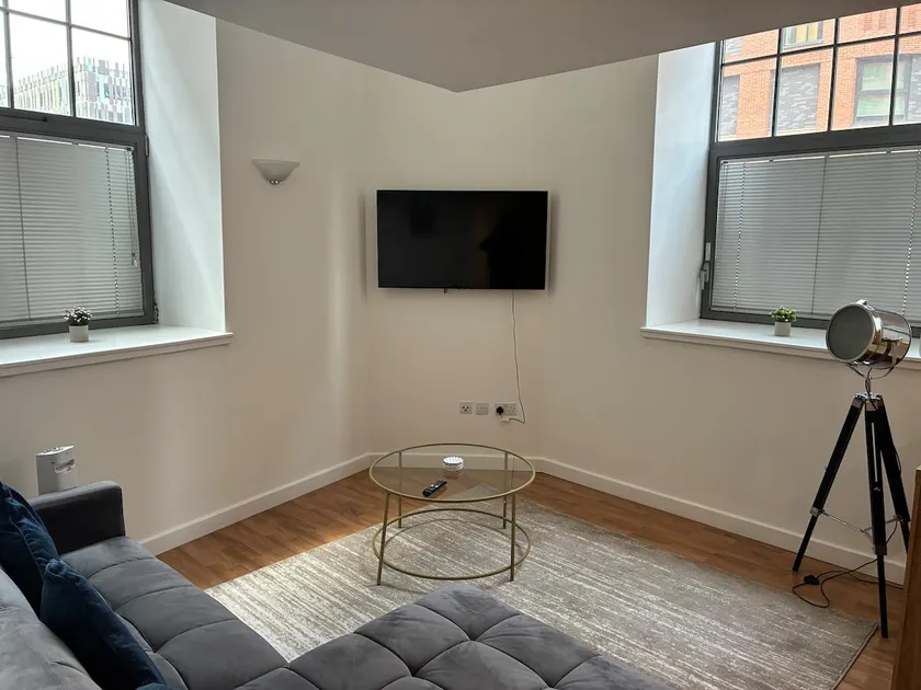 Two Bed Flat with Parking - Image 1