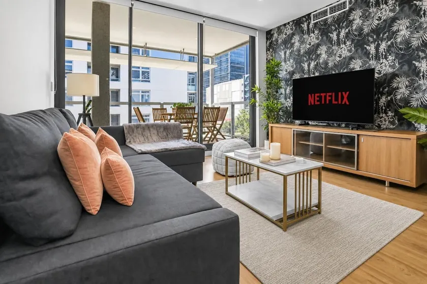 Central Location NSW 3 Bedroom Apartment with Balcony - Image 1