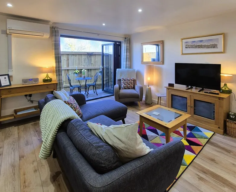 Cotswold Village Retreat - Image 1