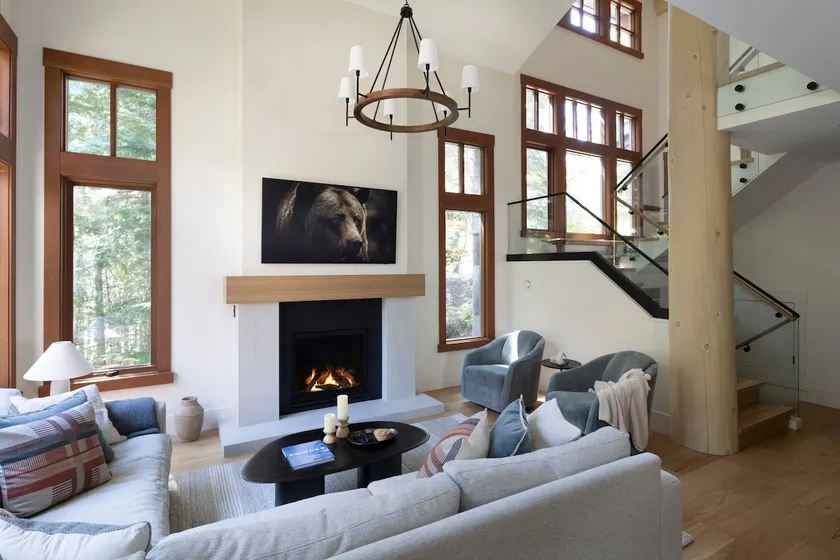 Ski in/Out Beautifully Renovated Home Sleeps 10 - Image 1