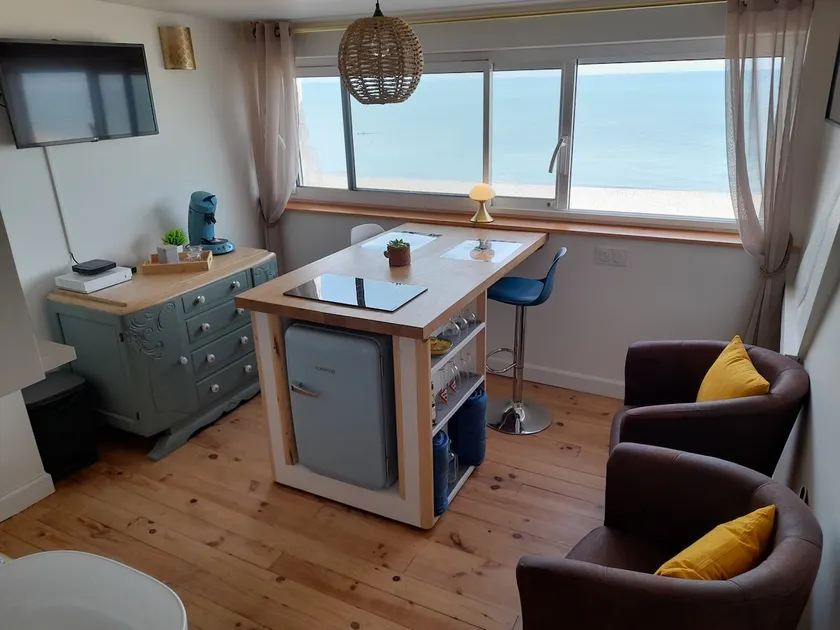 ANEDA oceanfront - 3rd floor - fully renovated - Image 1