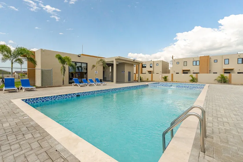Oak's Elegant Gated Family Escape |3bed|3 bath| - Image 1