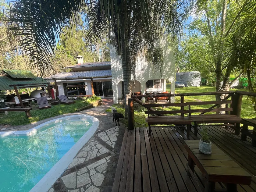 Pool, Wifi, Private Garden, 300 m from the Luján River - Image 1