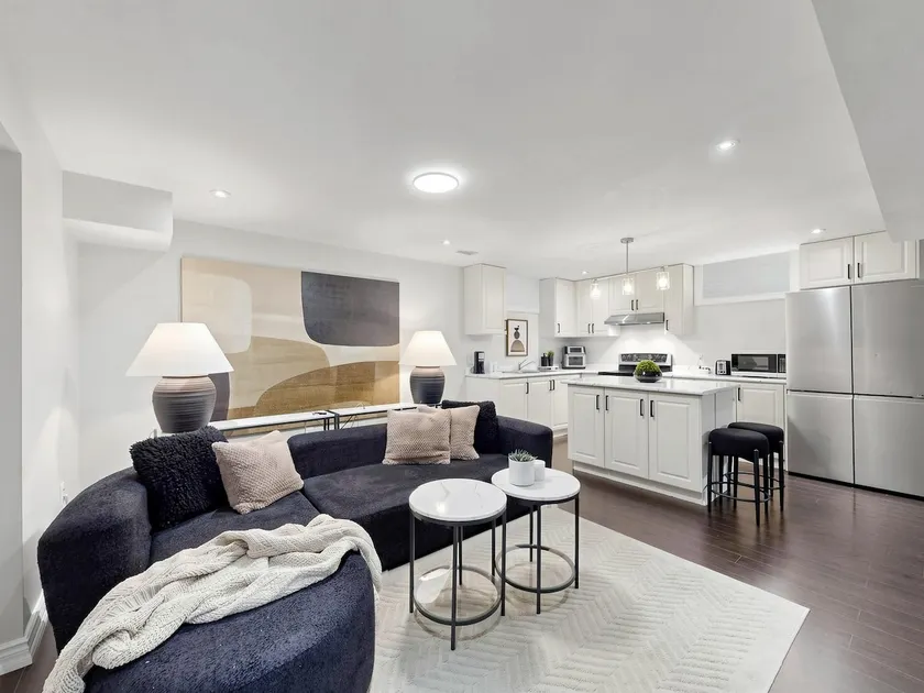 Luxury 2BR Suite Stylish Stay with 2 Free Parking - Image 1