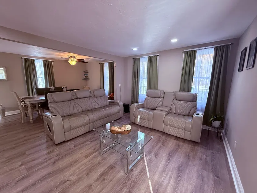 . Cozy Apt Near & Shops 3 Min to Boston Train Line - Image 1