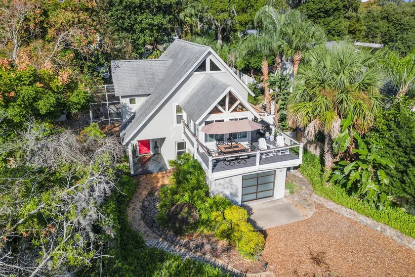 Langoon Lodge 4-BR 3-BA in Historic Mount Dora - Image 1