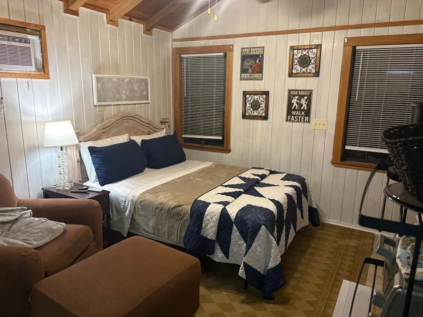 Hemlock Cabin, a small cozy stay on the Hiawassee - Image 1
