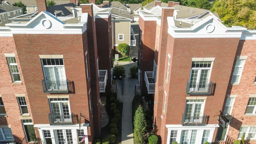 Downtown Carmel Townhouse – Walk to Everything! - Image 1