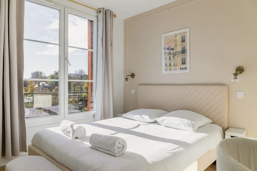 Renovated design apartment at the gates of Paris - Image 1