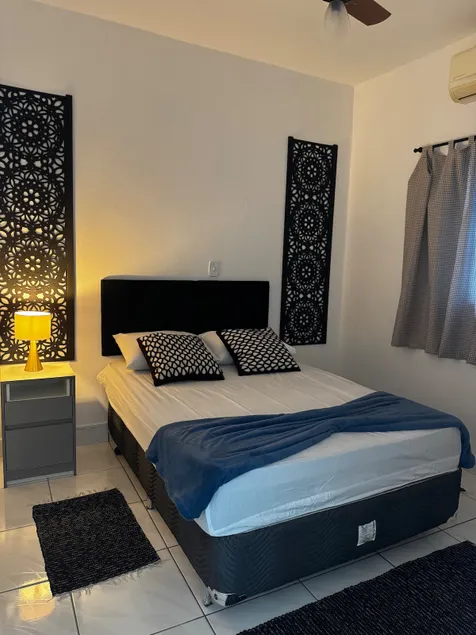 Entire House for 5 People Near Airport - Image 1