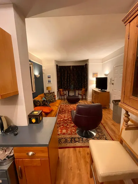 Flat 2 The Grove, East Grinstead, RH19 1QF - Image 1