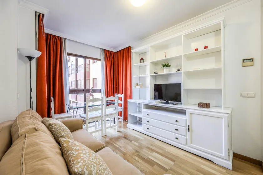Madrid Stay with Paddle, Gym, Pool, Parking - Image 1