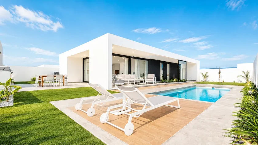 Atlantic Paradise with Heated Pool & Outdoor Kitchen with BBQ - Image 1