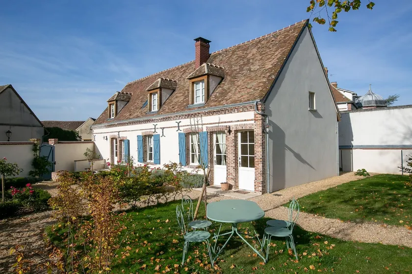 2 charming apartments with rose garden - Image 1
