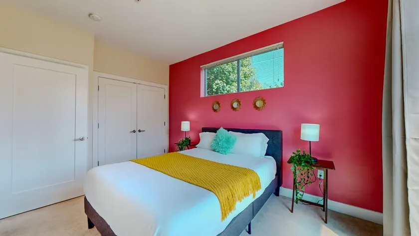 Cozy Modern Home Free Parking - Image 1
