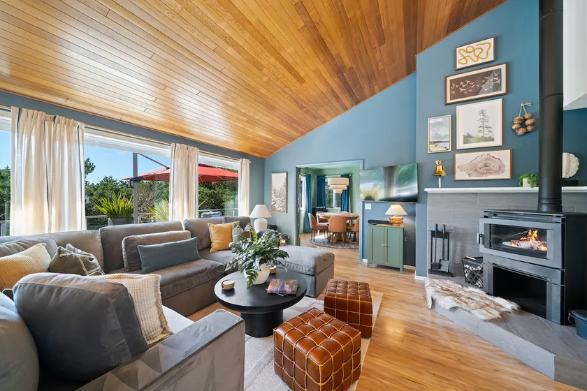 Spacious 4BD Beach House - Pet-Friendly - Hot Tub! - Image 1